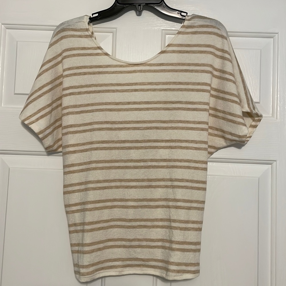 White and tan striped top with open/knot back. Worn once, like new!!
